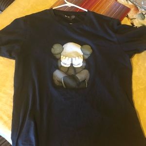 KAWS TOKYO (T-SHIRT LG)